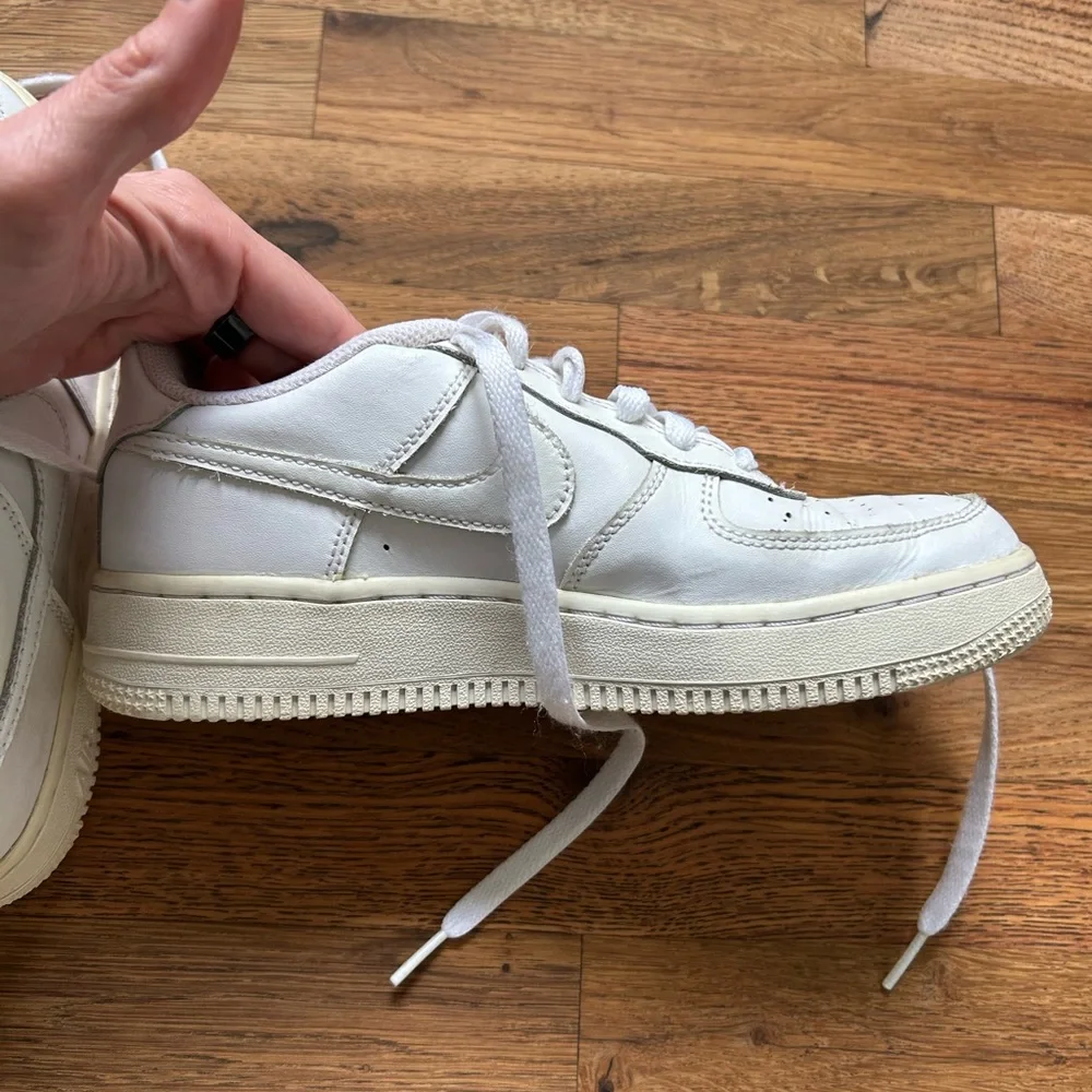 Nike Air Force 1 Low White Sneakers Youth Size 4.5 - Picture 7 of 9
